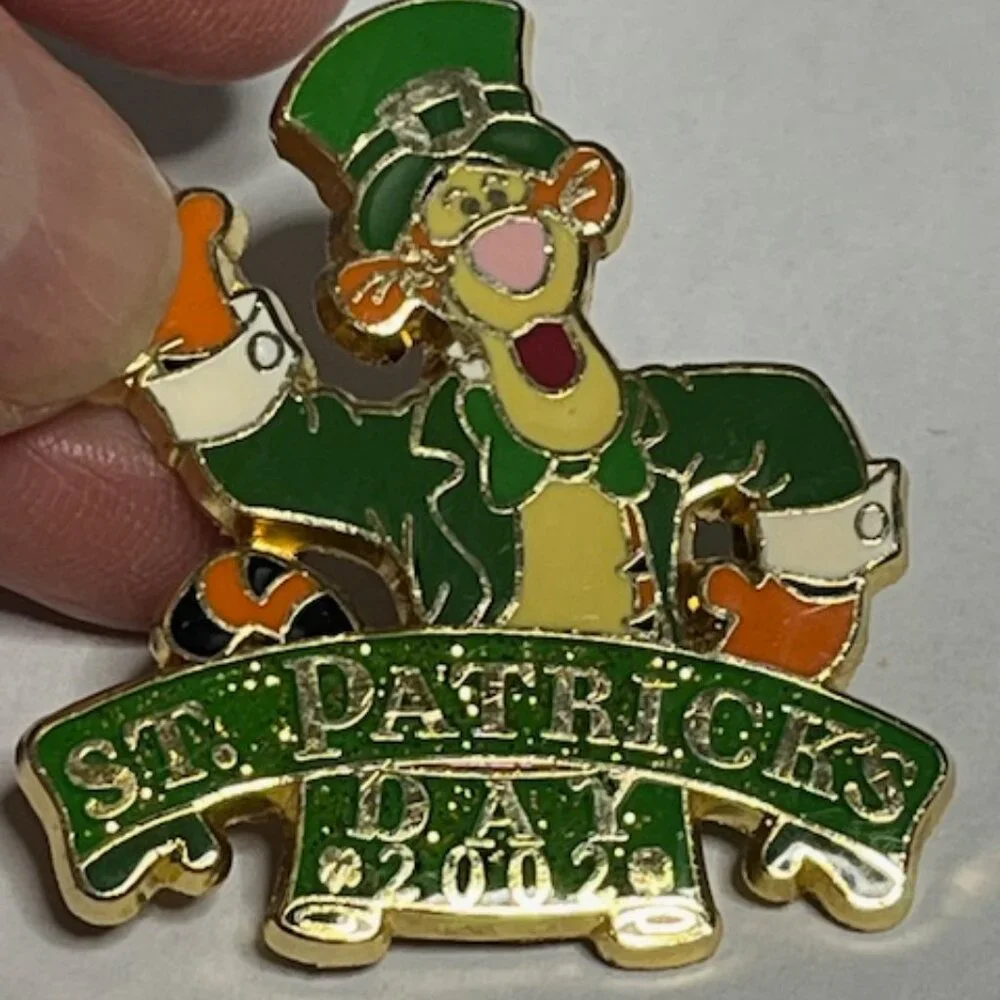 Tigger from Winnie the Pooh St. Patrick's Day 2002 Lapel Hat Vest Pin 1.25